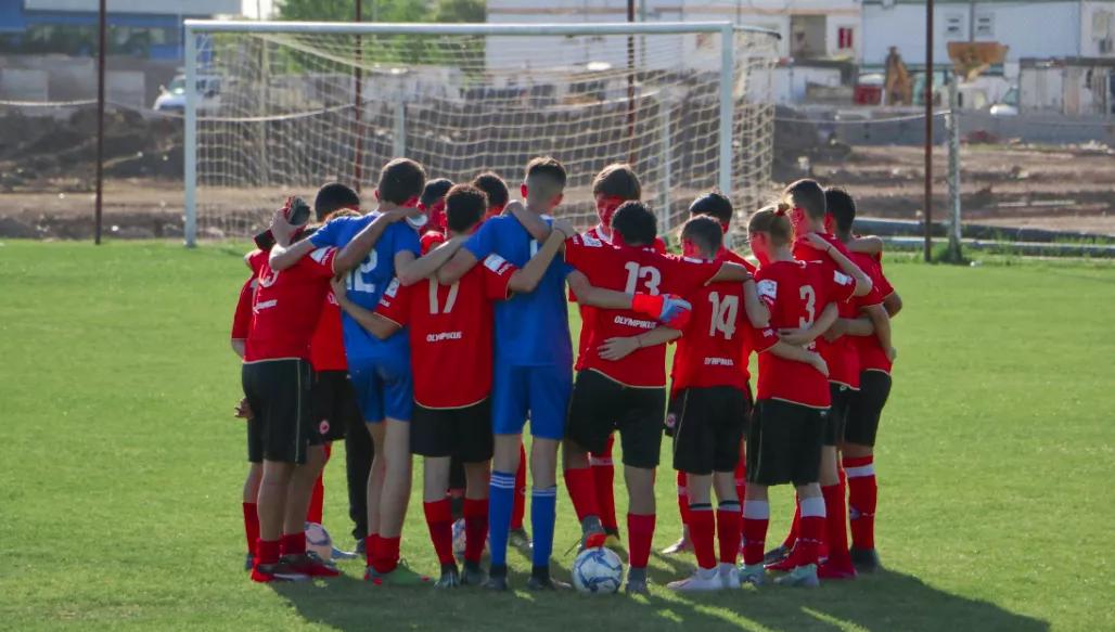 给小孩训练足球应该先练什么,让孩子放弃足球训练