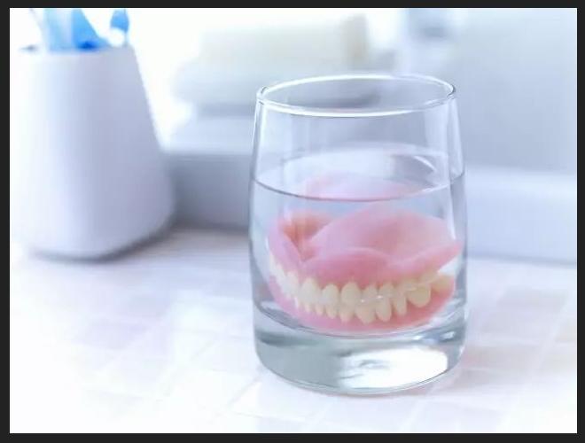 老人戴假牙多长时间换一次,老人戴的假牙可以用多久