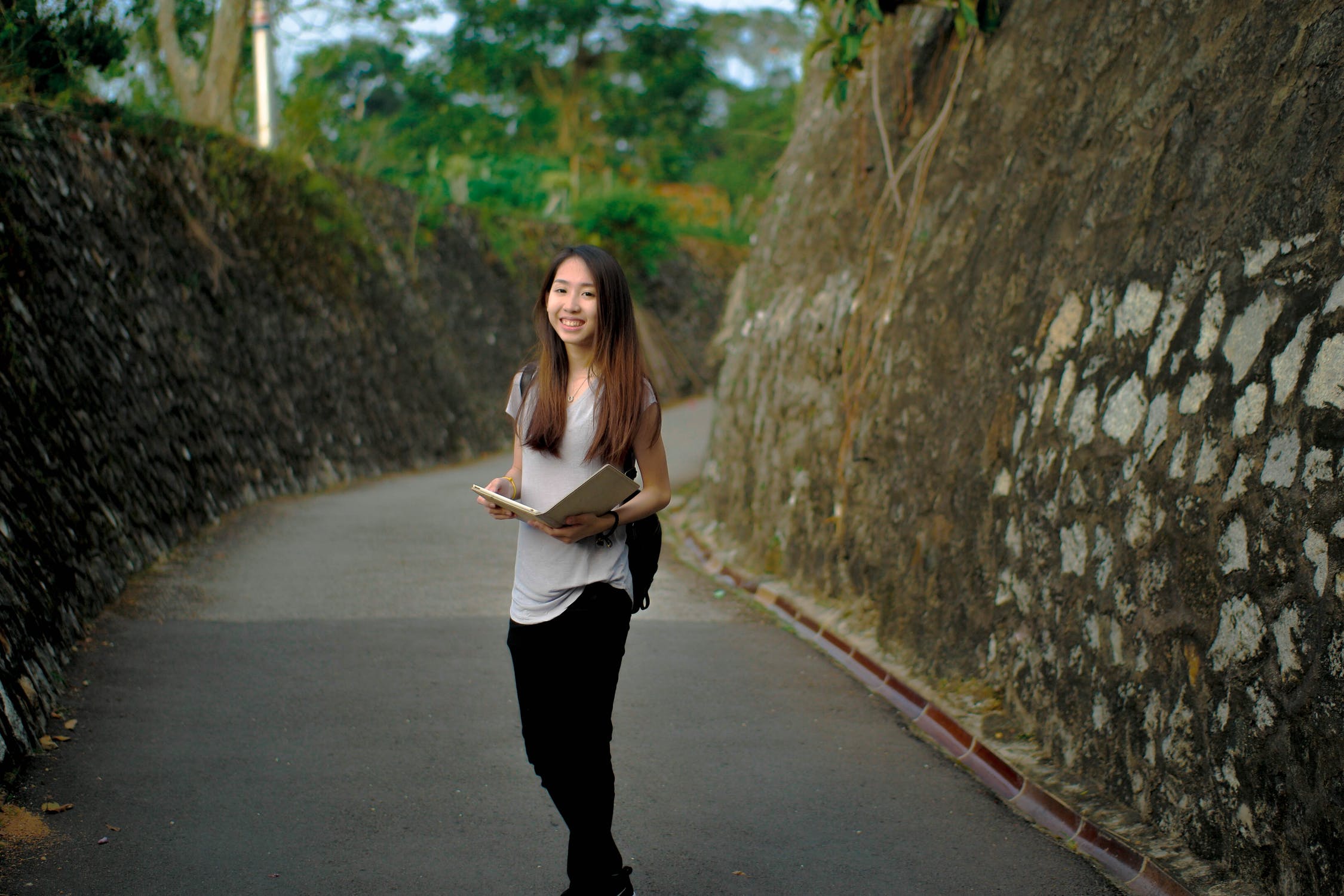 男人为什么忘不掉初恋女友,男人为什么忘不了前任