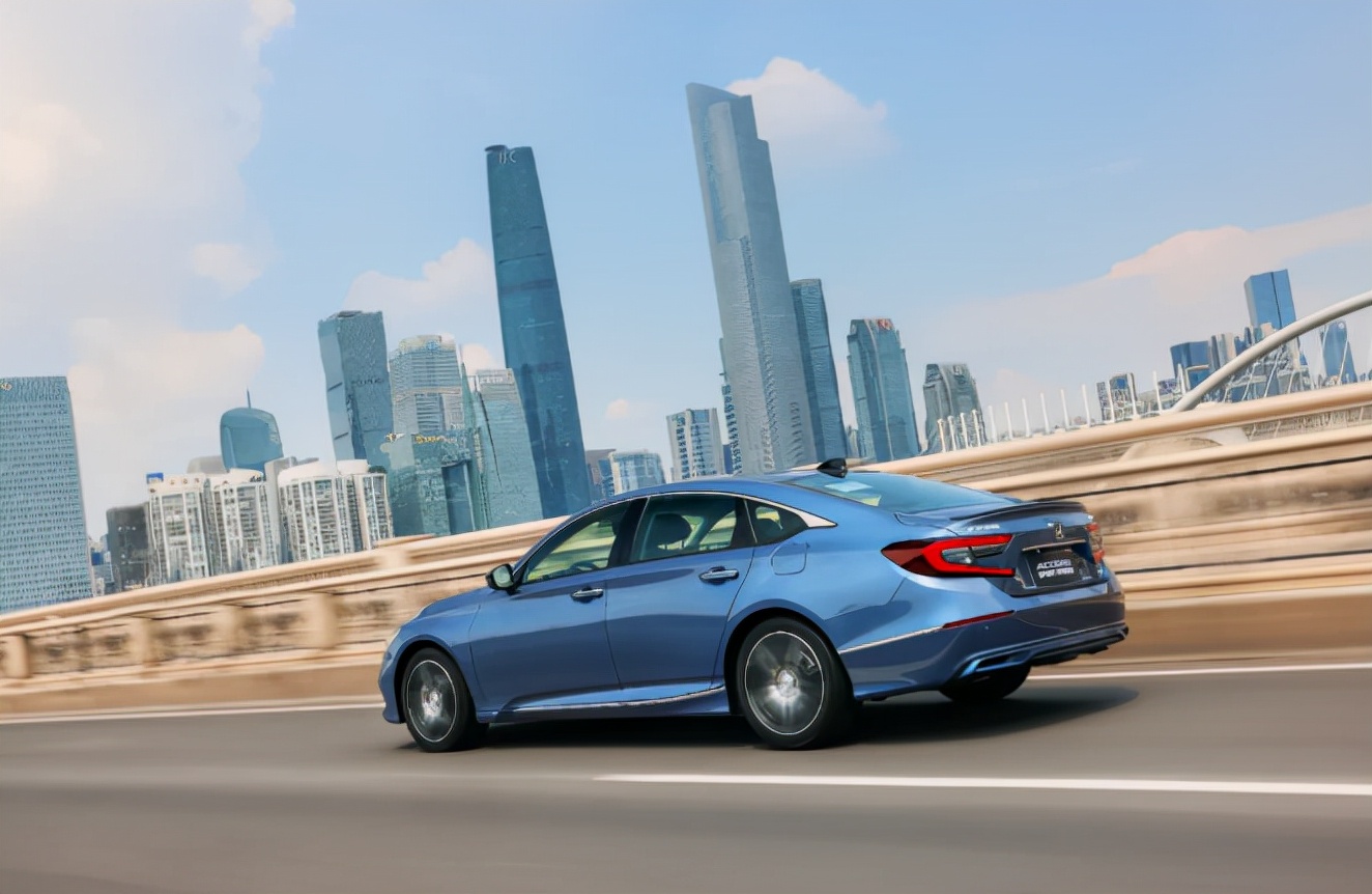 购车正当时，雅阁幻夜·锐智版不香，天籁智享领航版更值得买