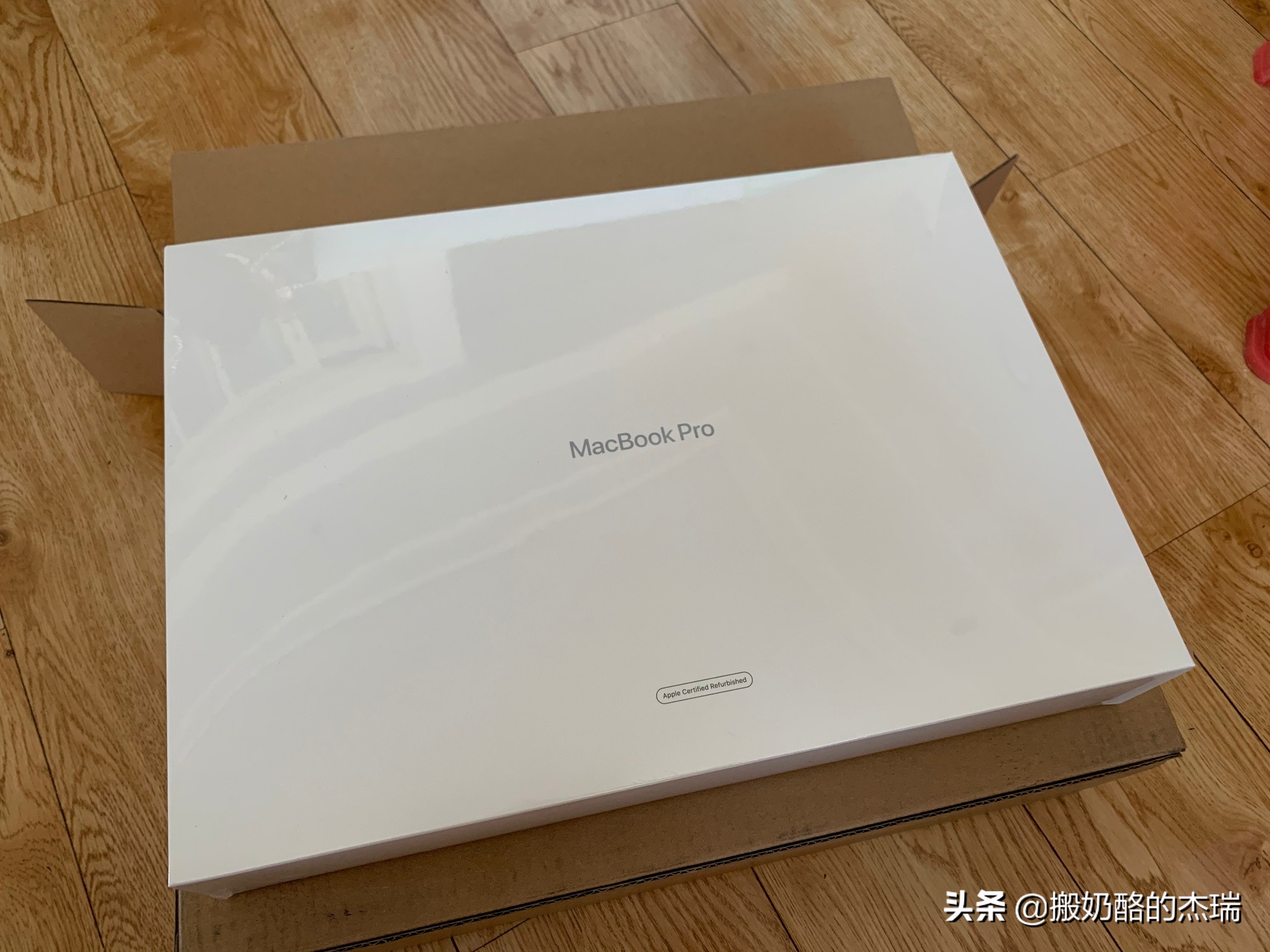 苹果macbookpro官翻机有什么区别,macbookpro1416怎么选