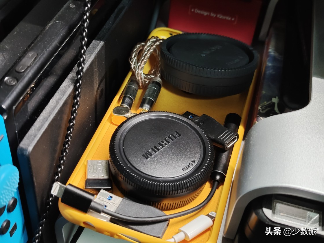 这也许是设备最多的桌面？我的「实用主义器材派」桌面分享