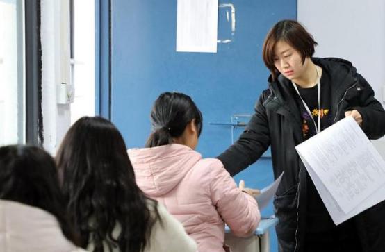 监考老师能做什么打发时间,老师监考打发时间的100种方法