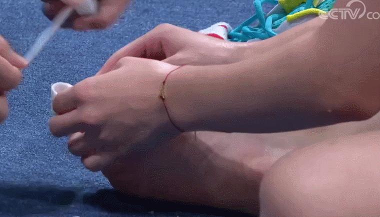 陈雨菲被李宁球鞋划伤,陈雨菲脚被鞋子割伤是什么原因