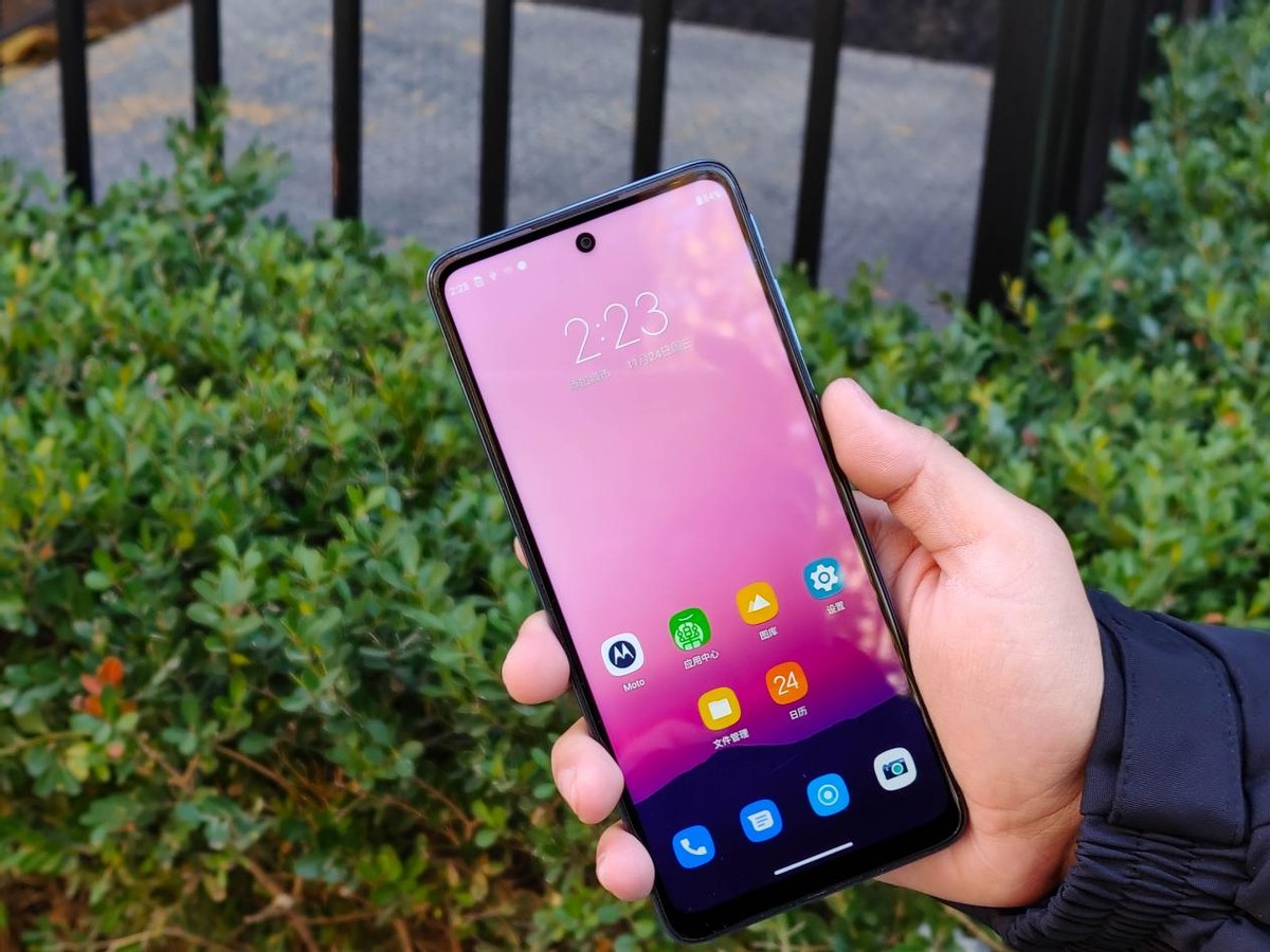 业内真的没说错，降低5G门槛还得靠moto