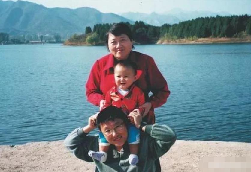 李银河嫁给王小波了吗,李银河领养的儿子如今怎样