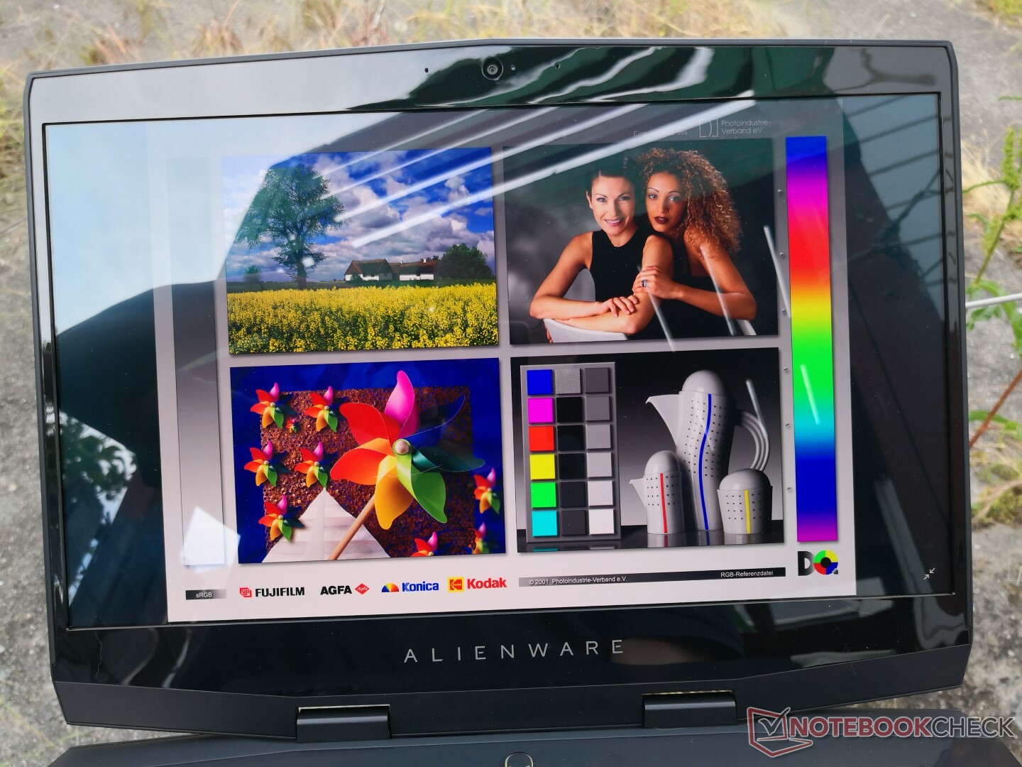 笔记本oled和ips屏幕哪个好,笔记本oled屏和lcd屏哪个好