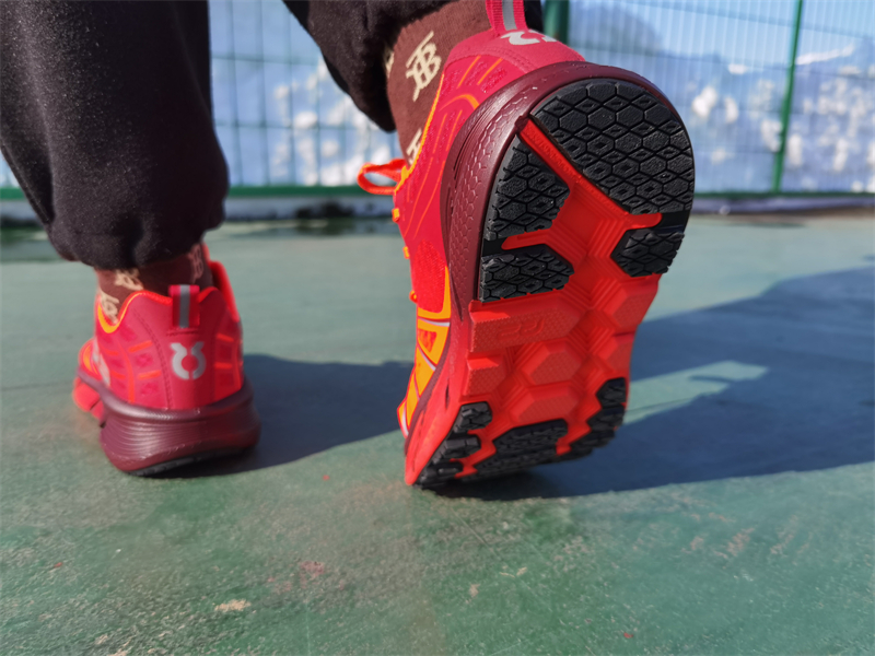 跑步鞋r2云跑鞋,r2云跑新款缓震跑鞋