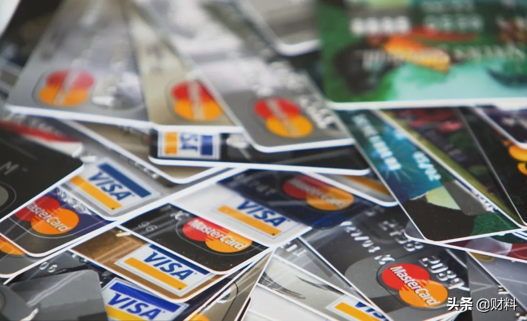 为什么银行的人追着你办信用卡,现在办信用卡送礼物是怎么回事