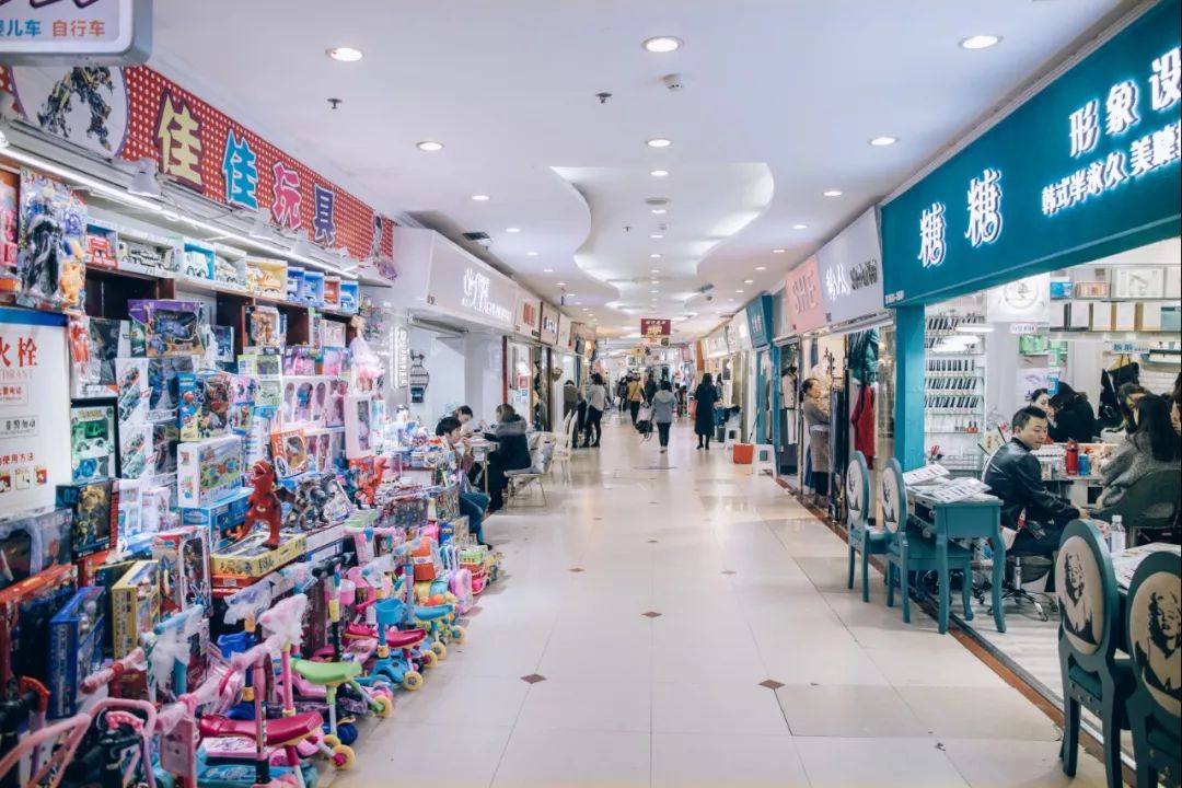 鍗楀潽鍦颁笅璐墿澶╁爞,鍦颁笅鍟嗗満閲嶅簡琚仐蹇樼殑璐墿澶╁爞