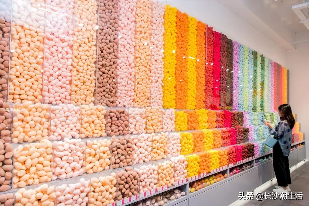 超强彩妆王国登陆长沙！带你一秒变身调色师