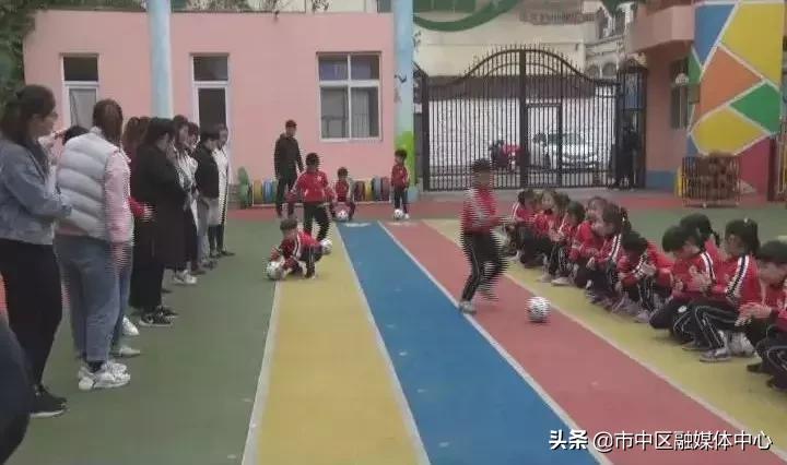 快乐足球幸福成长——市中区体育总会组织足球协会深入幼儿园开展足球公益培训活动