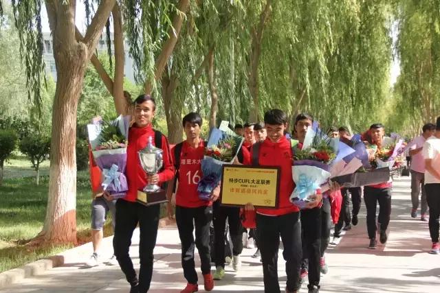 塔里木大学新疆的沙漠学府,塔里木大学周围的沙漠