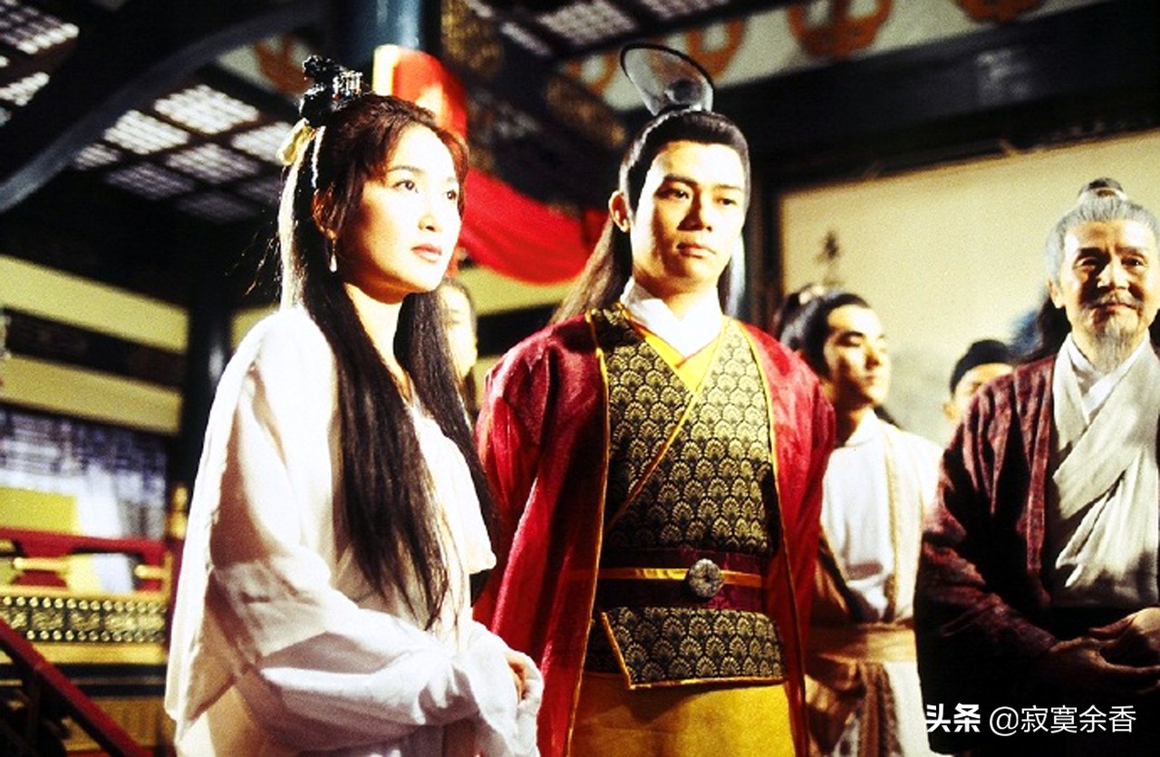 圆月弯刀杨过,圆月弯刀是什么刀