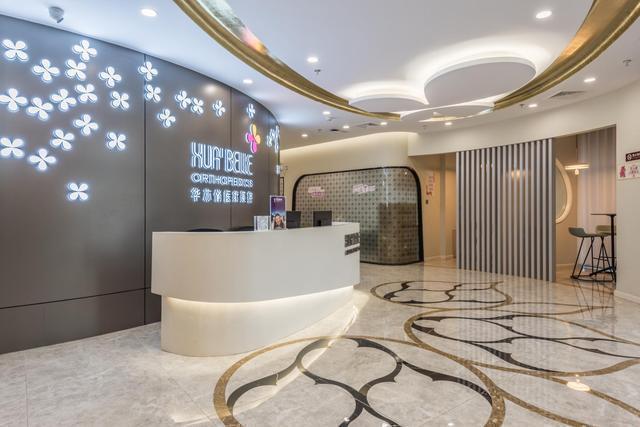 华亦俏朱红说：果酸焕肤的操作流程