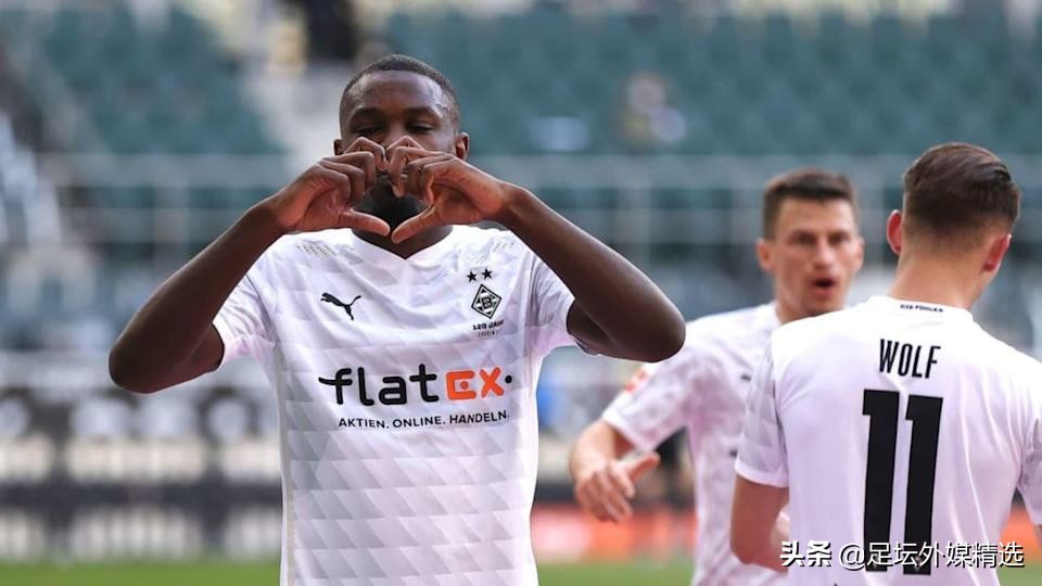 国际足坛转会市场动态:曼联加速转会事宜,其他俱乐部紧张起来