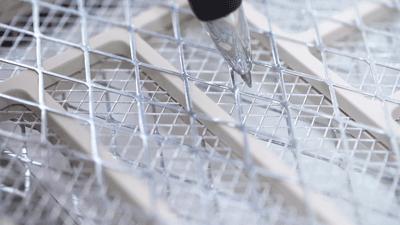 烦人的蚊子被自动引诱过来，“啪啪啪”轻松捕杀，这杀器太爽了！