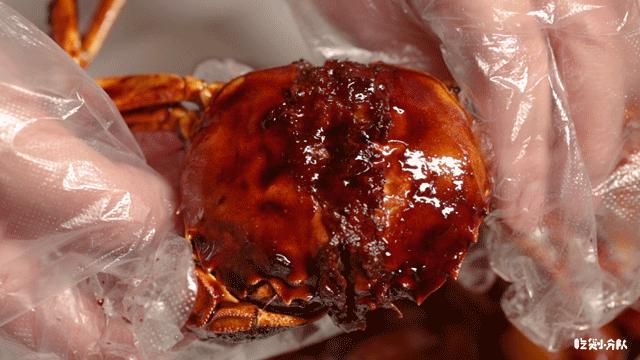 这店，客人提行李箱去吃