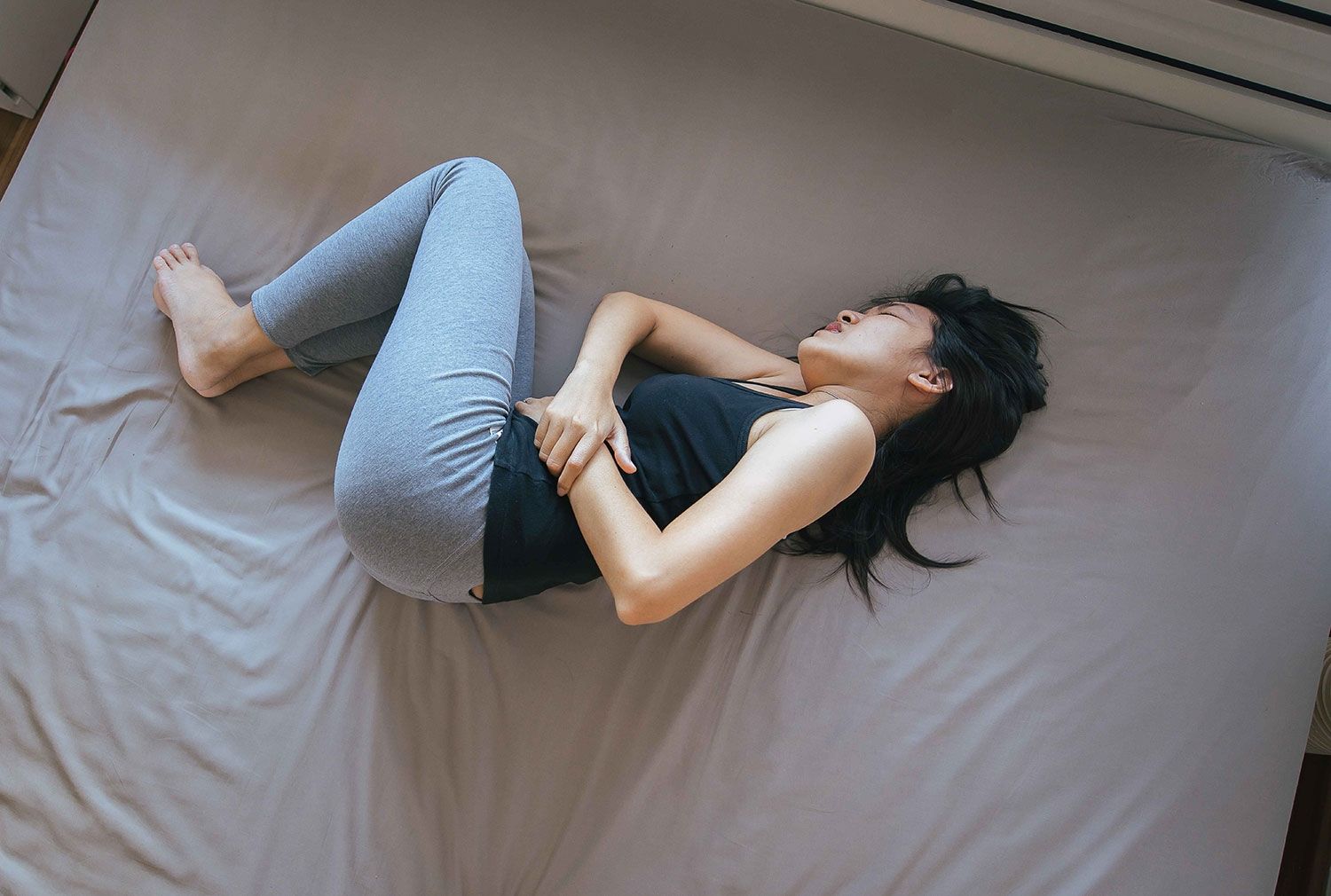 一年中两个避孕药销售高峰，五六月占一个，老师的答案相当戳心