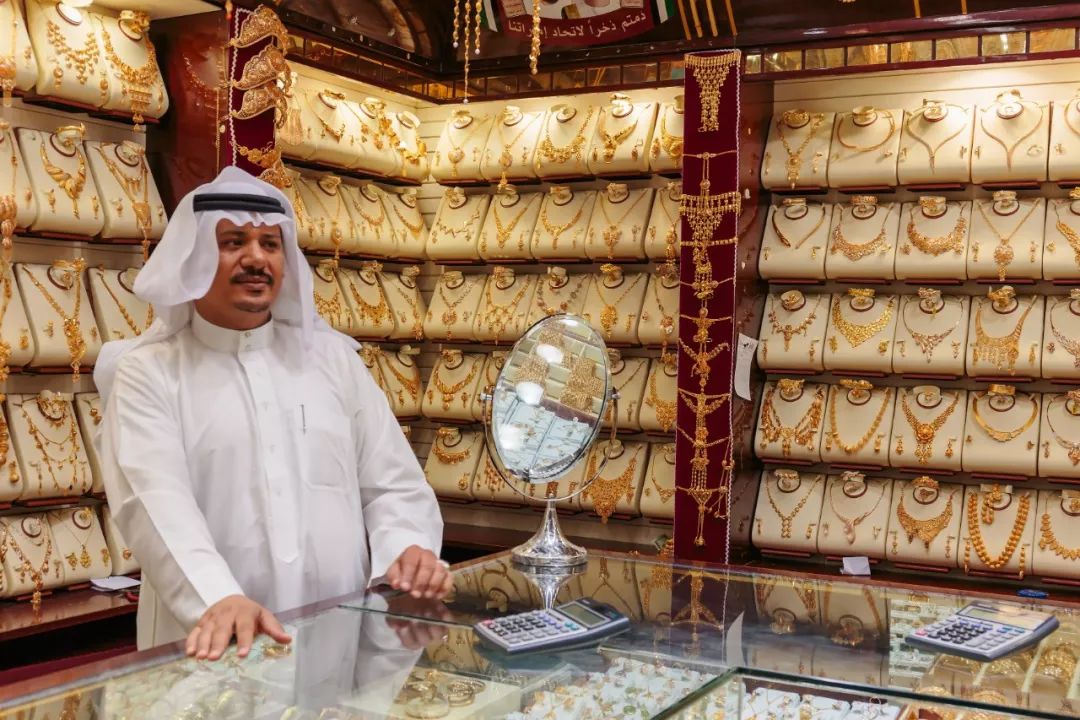 靠捡垃圾成了千亿富翁完整版,捡垃圾变成百万富翁