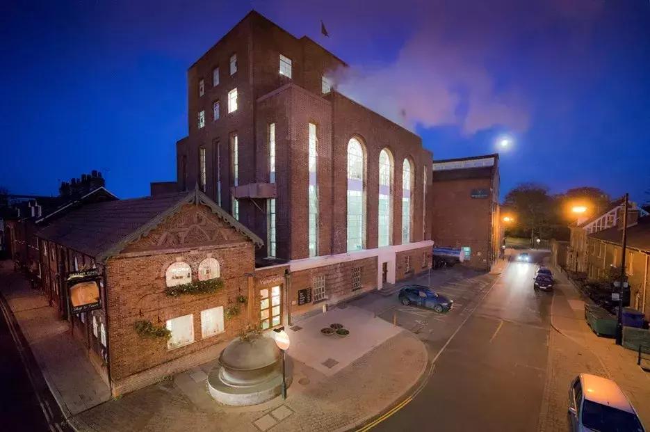 李嘉诚46亿英镑购买的酒吧巨头有何“花招”？