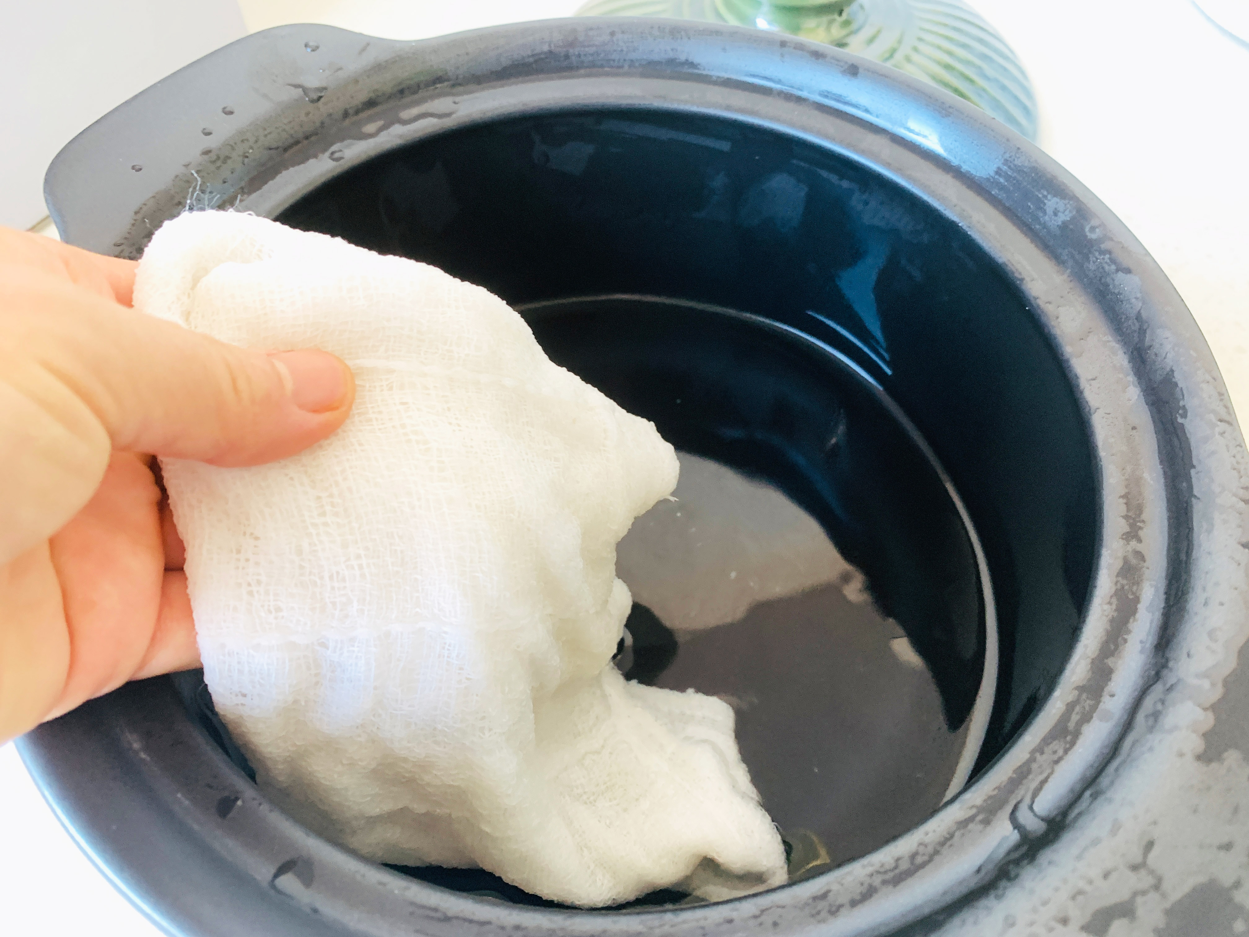 新砂锅第一次怎么用才不开裂,新买的砂锅怎么开锅防裂