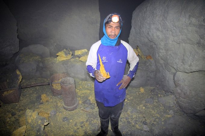 沐浴硫磺，追寻蓝火——印尼宜珍火山