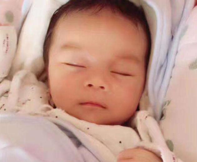 新生儿睡眠不稳怎么哄,新生儿睡不踏实老是要抱