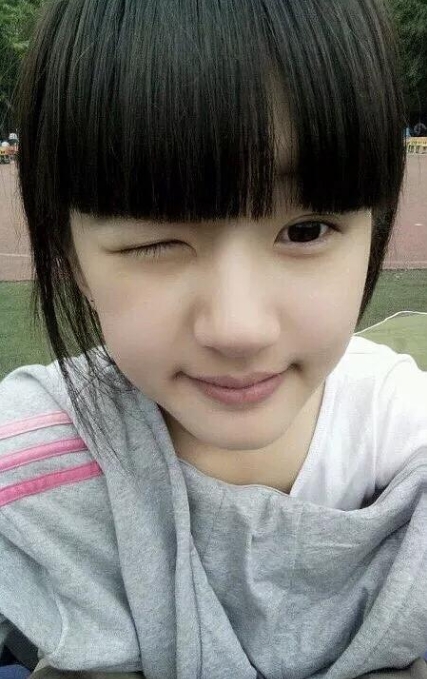 当大家看到赵露思以前照片,2018年的赵露思照片