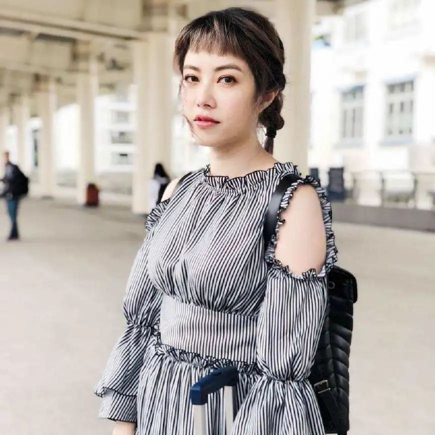 玉女歌手拒绝大佬*规则潜**背上巨额违约金！为还债走穴捞金无人识