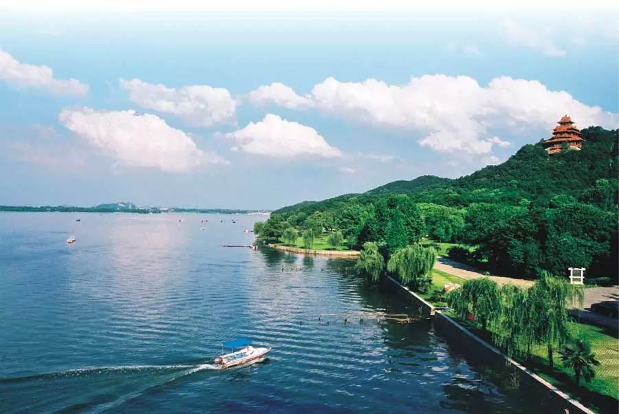 她叫九妹，在武汉做文员，月薪3000，她是这样生活的