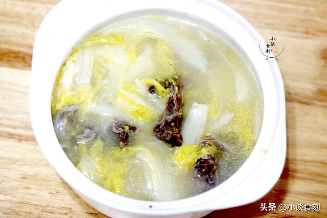 电砂锅炖骨头汤的正确做法,砂锅奶白骨头玉米汤