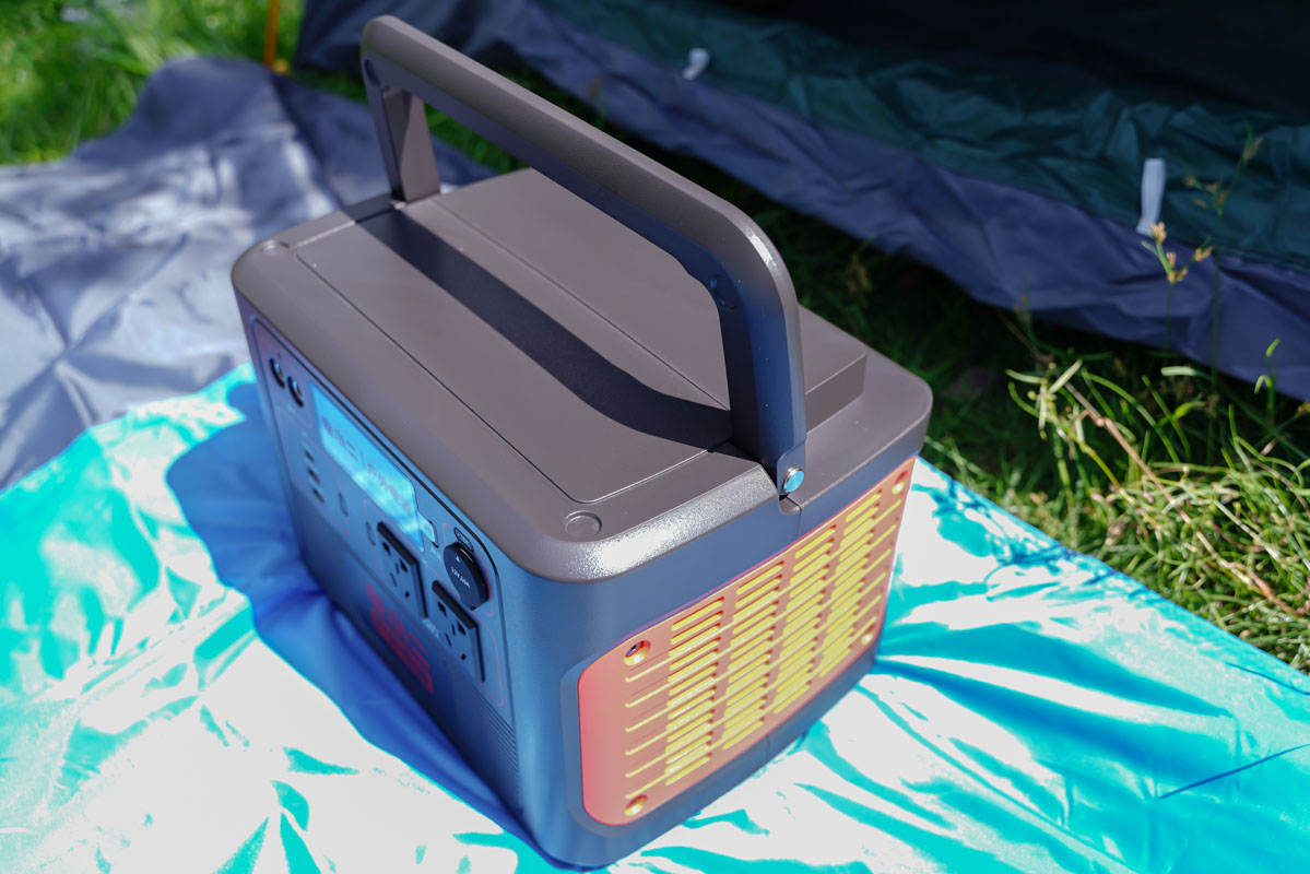 外出露营用电全靠它,电霸级别电小二户外电源1800W测评