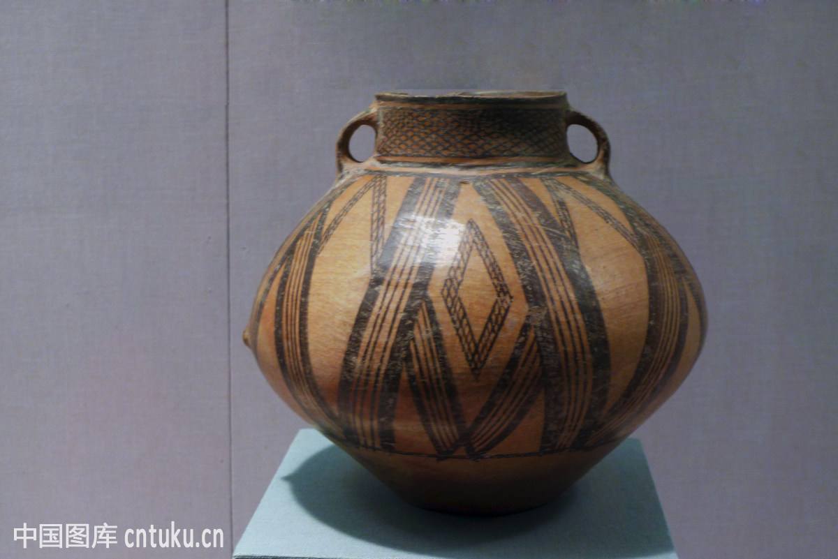 神秘的中国彩陶中的发现之旅,中国出土的神秘物件