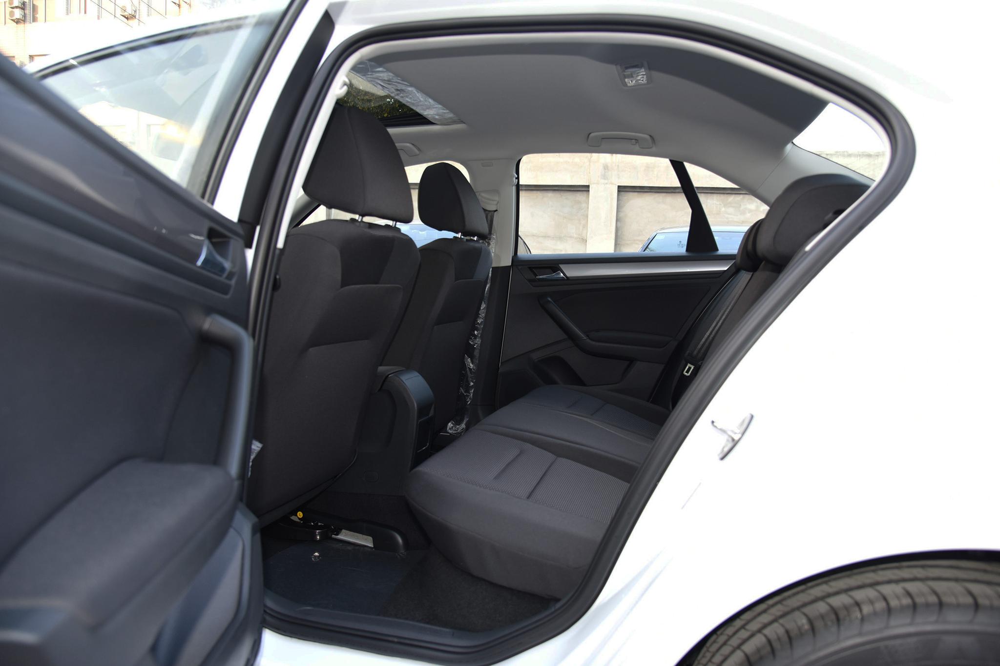 今年买什么车认准这三款准没错,买这4款车动力足油耗低耐开