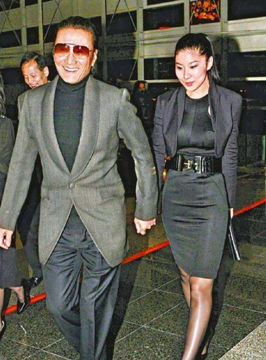 84岁谢贤穿皮衣状态好,80岁的谢贤依然帅气迷人