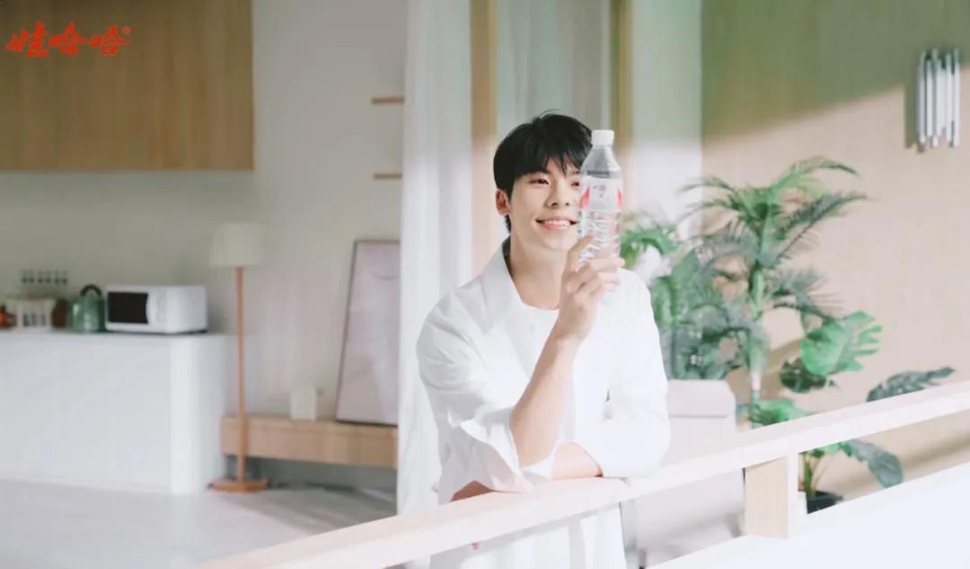 gd新联名鞋,gd同款联名香水