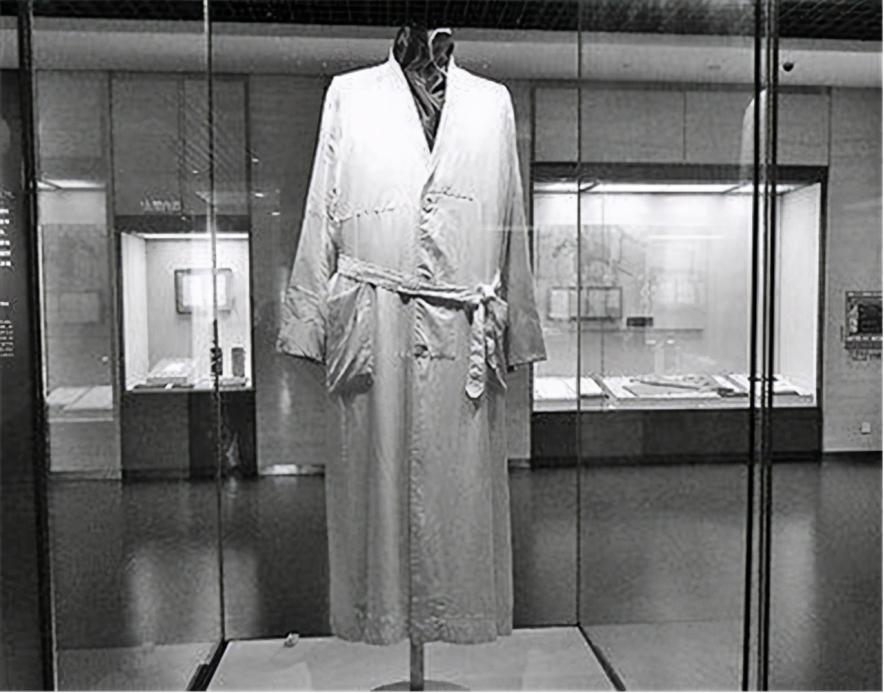 毛主席逝世前,管家吴连登违背主席的意愿,做出了一个决定