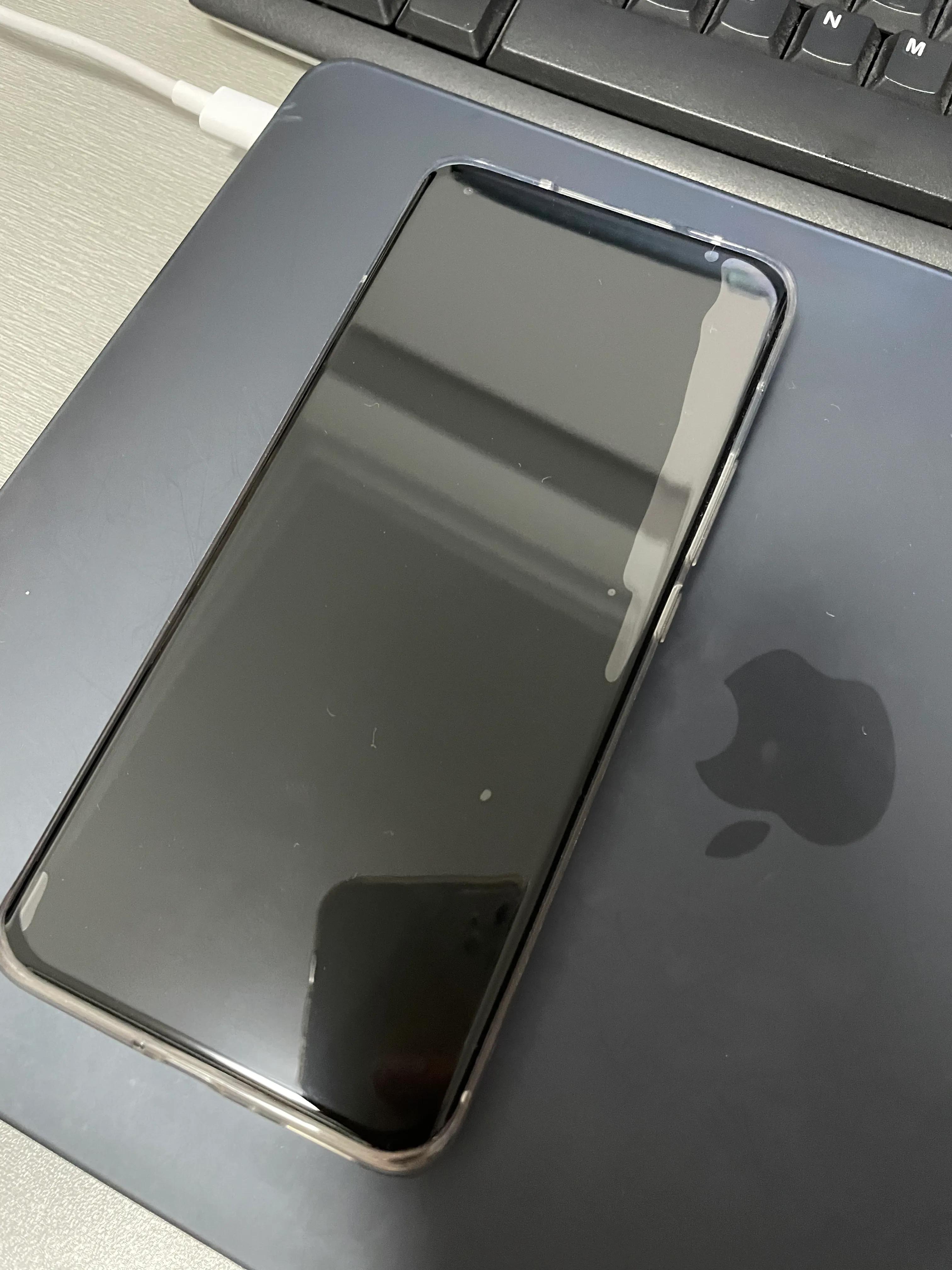 小米11pro翻车现在还值得买吗,小米11pro曲面屏贴什么膜最好