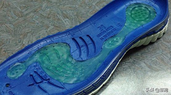 踩屎感到底是什么感觉,踩屎感跑鞋适合快速跑吗