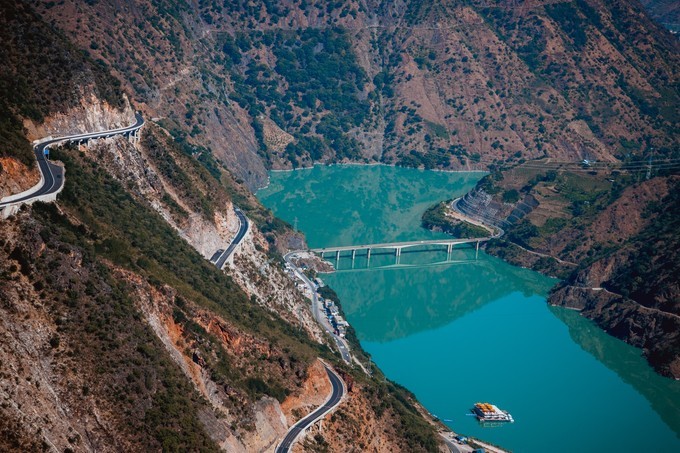 消失的地平线上的“香巴拉”和“女儿国”（二）