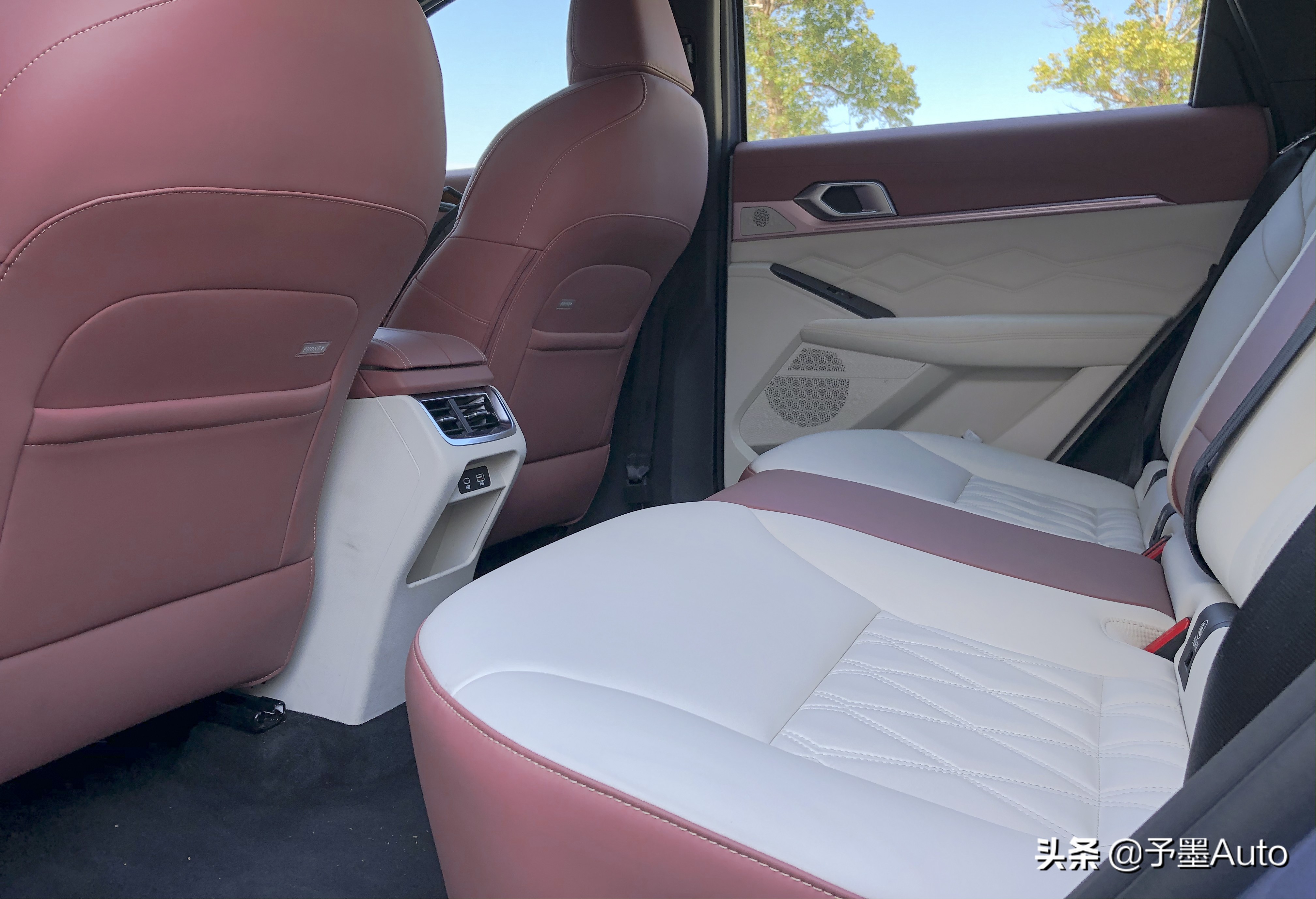 哈弗与神兽共舞,和神兽亲密互动视频