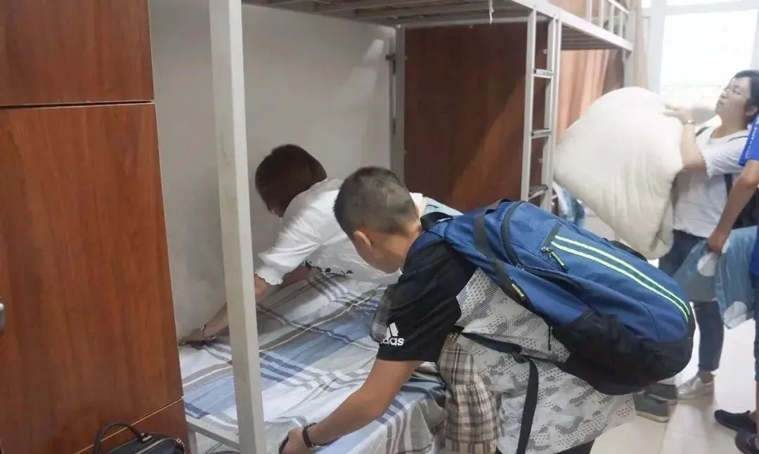 重庆环境最好的学校,重庆哪所学校宿舍和伙食最好