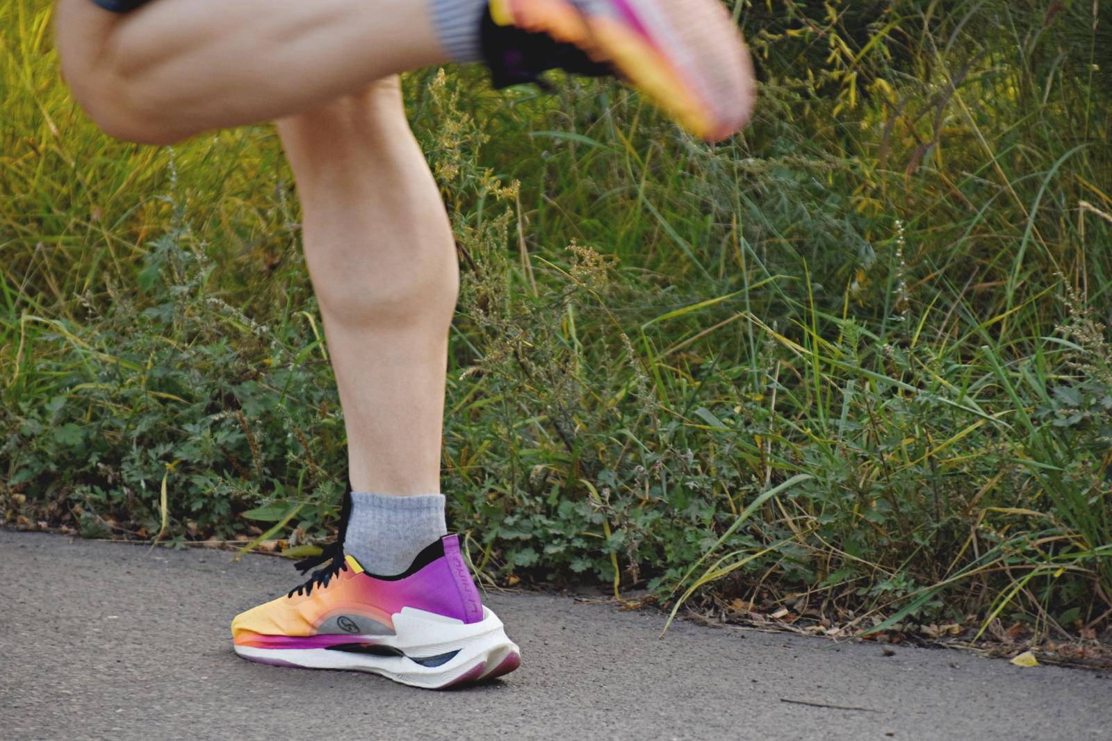 跑鞋测评态极,李宁飞电3.0challenger和李宁小绝影