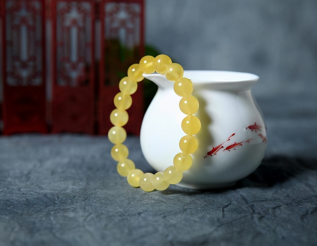 鉴别蜜蜡真假的10种方法,怎么鉴别真假蜜蜡最简单的办法