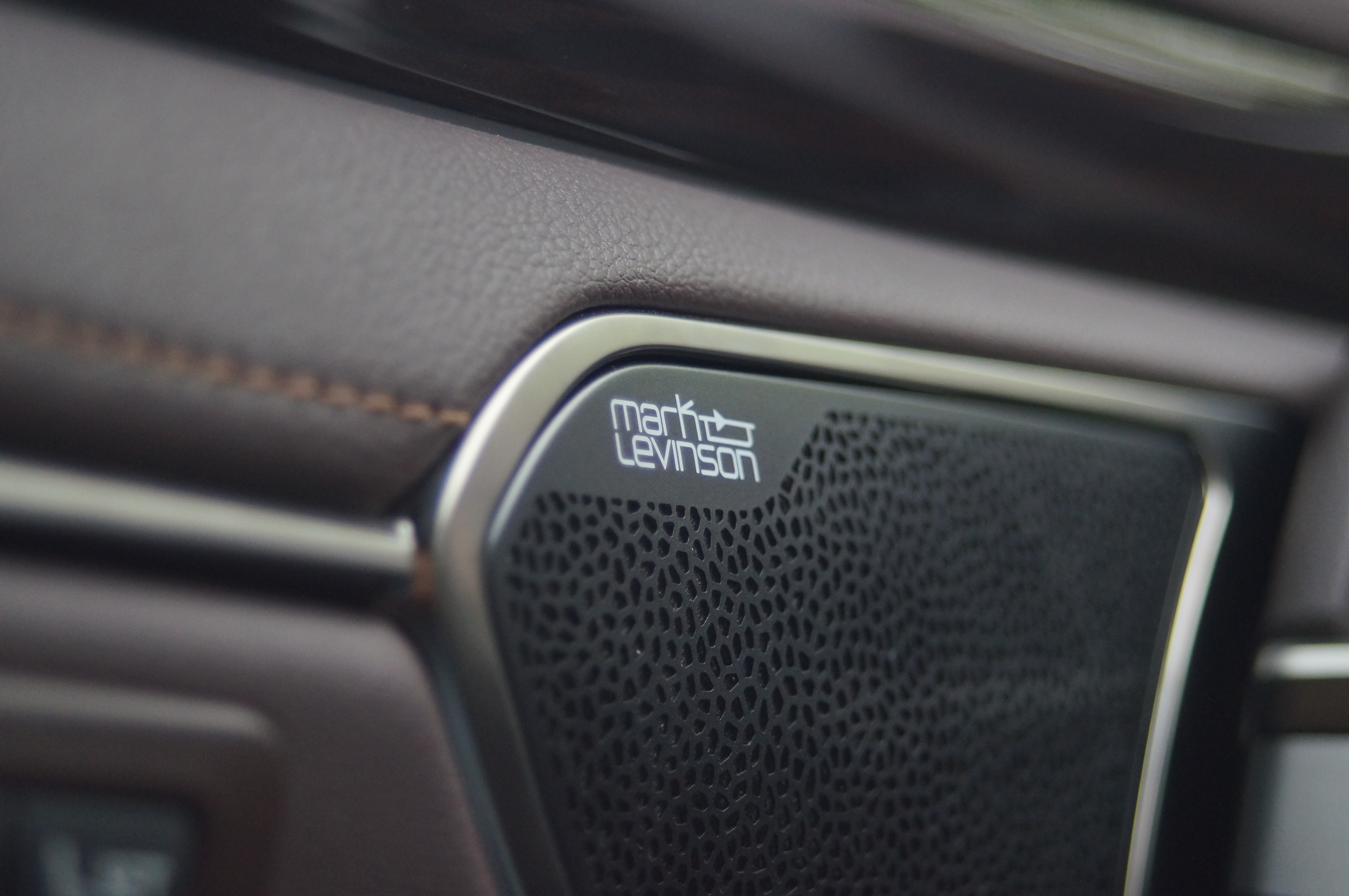 汽车音响品牌性价比高测评,汽车各个品牌音响适合听什么