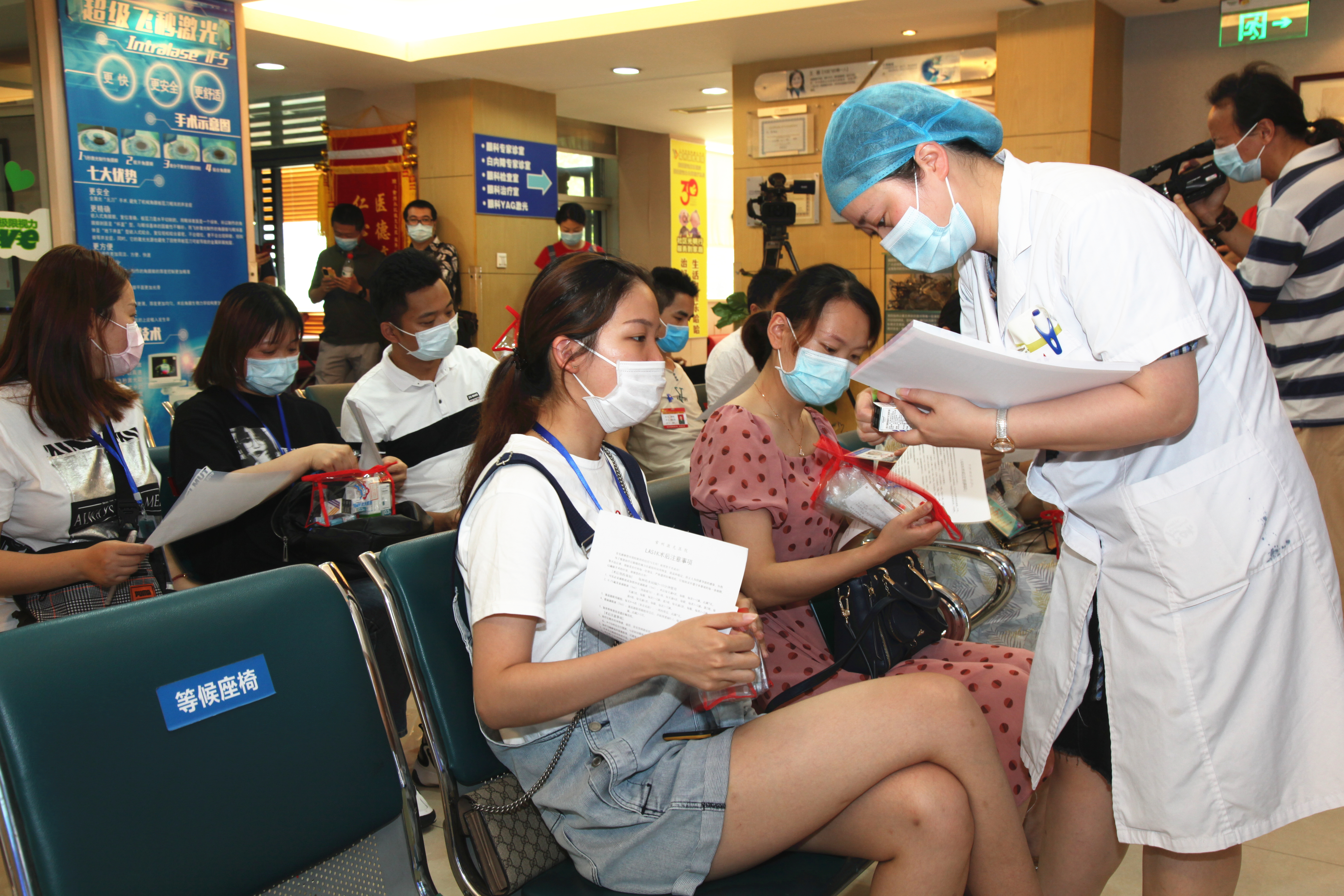 致敬最美医务逆行者,致敬医护最美逆行者