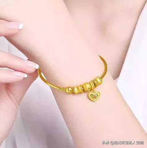 黄金贵妃手镯变形怎么自己修整,黄金手镯变色了怎么回事