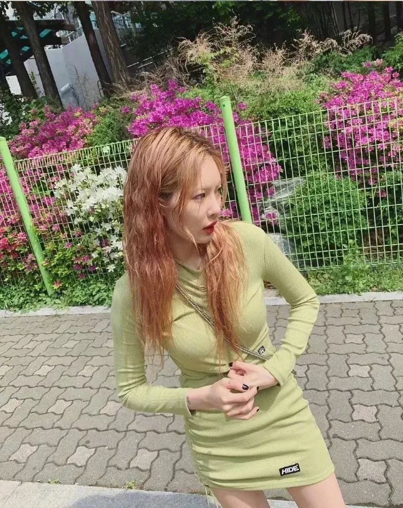 泫雅牛油果绿两件套,泫雅牛油果绿穿搭