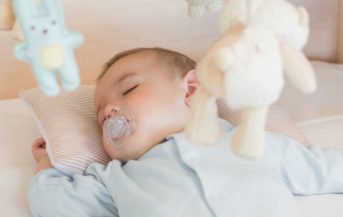 孩子总噘嘴导致牙床变形，竟是安抚奶嘴惹的祸，这个年龄就该戒了